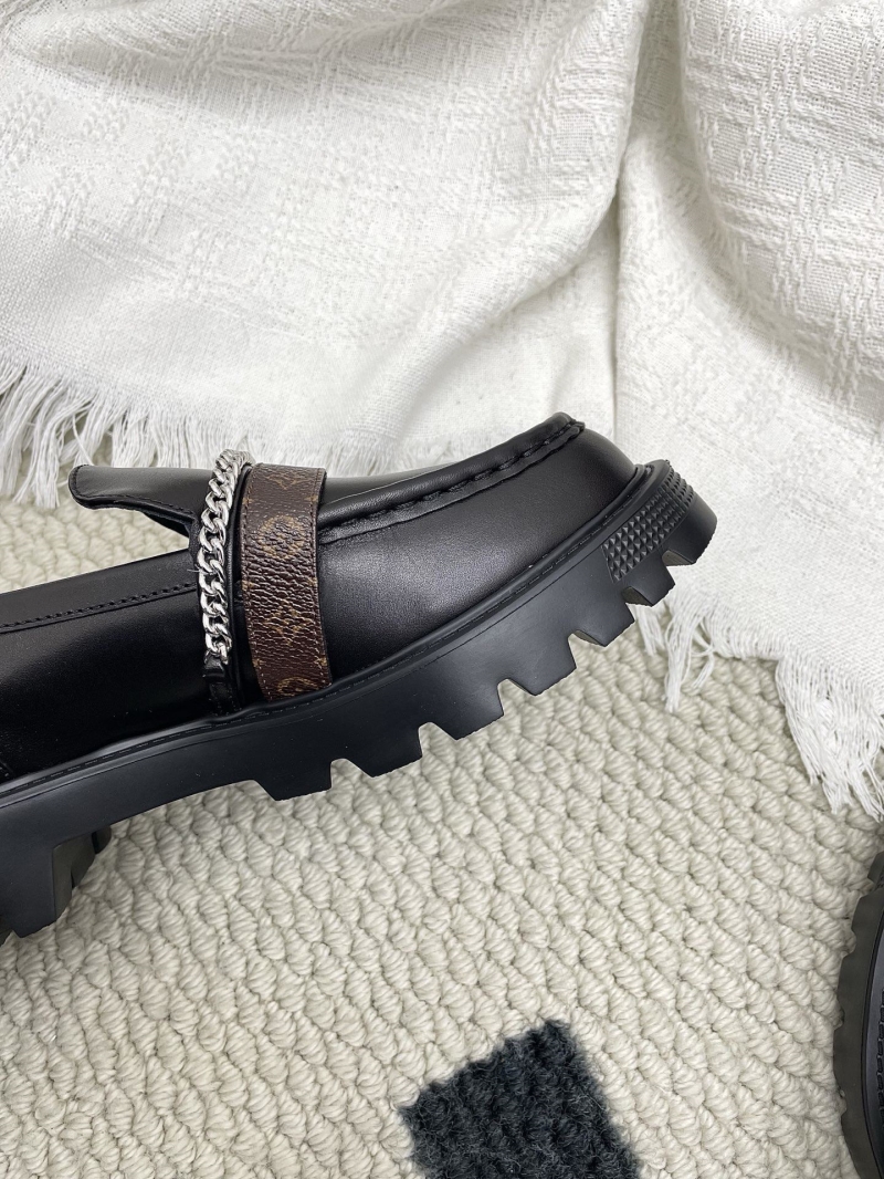 l0vis Vvtt0n loafers